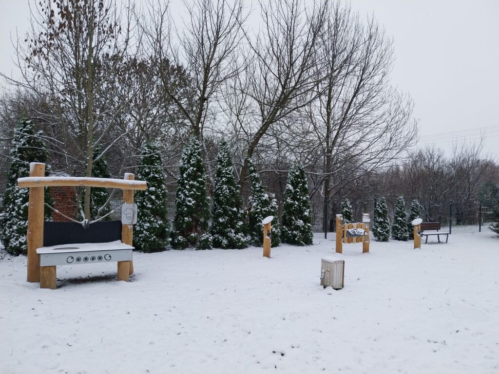 Przebudowa placu zabaw przy Gminnym Żłobku w Bedlnie